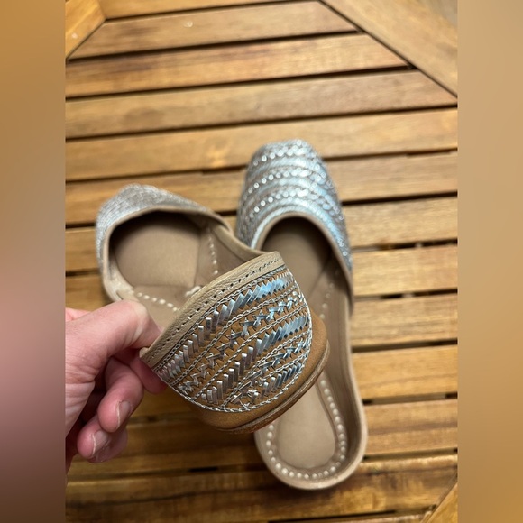 Hand embroidered silver flats Punjabi Jutti- Size 7.5 - Picture 12 of 13